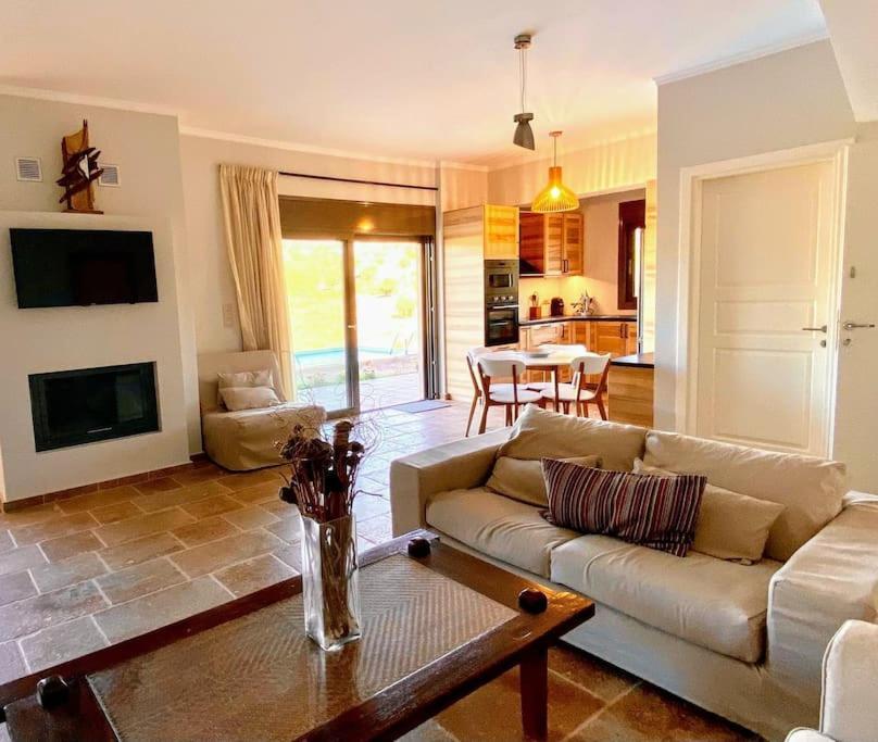 Apartament Summer House With A Pool Near Sea, Port & Airport Rafína Zewnętrze zdjęcie