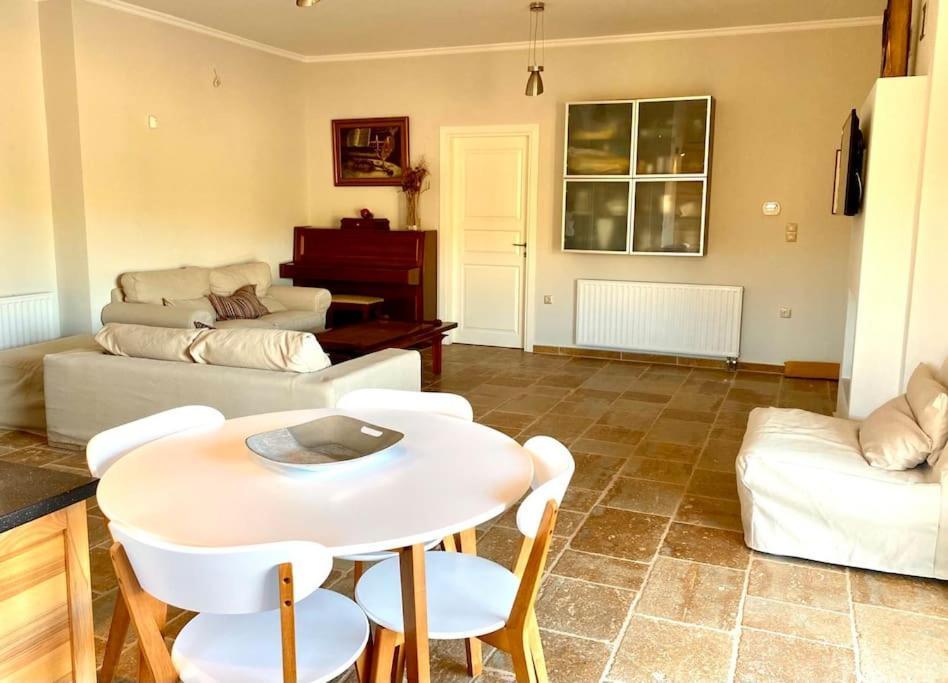 Apartament Summer House With A Pool Near Sea, Port & Airport Rafína Zewnętrze zdjęcie